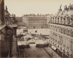 Jules Andrieu, photographe. Colonne Vendôme abattue le 16 Mai 1871. Dans Désastres de la guerre Mai 1871. Épreuve argentique à l’albumine. Collections CCA, Montréal